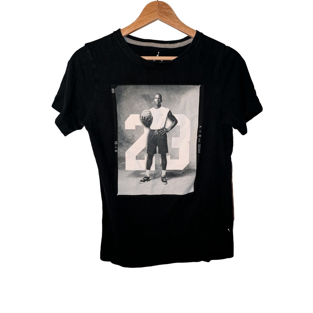Jordan Boys Black Michael Jordan 23 Photo Graphic T-Shirt Size L 12-13 Yrs
